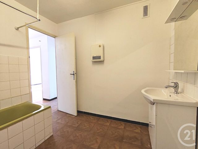 Afficher la photo en grand Appartement F2 à vendre - 2 pièces - 64.76 m2 - FORCALQUIER - 04 - PROVENCE-ALPES-COTE-D-AZUR - Century 21 Provence Immobilier
