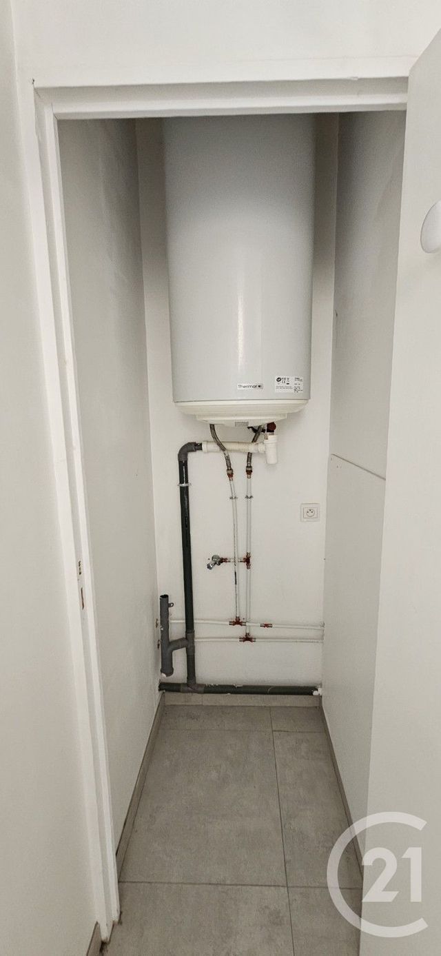 Appartement Studio à louer - 1 pièce - 27.49 m2 - FORCALQUIER - 04 - PROVENCE-ALPES-COTE-D-AZUR - Century 21 Provence Immobilier