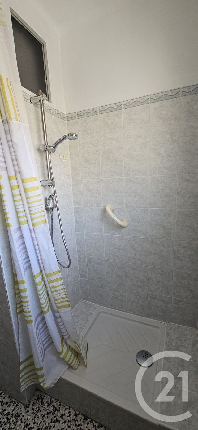 Appartement T3 à louer - 3 pièces - 58.94 m2 - FORCALQUIER - 04 - PROVENCE-ALPES-COTE-D-AZUR - Century 21 Provence Immobilier