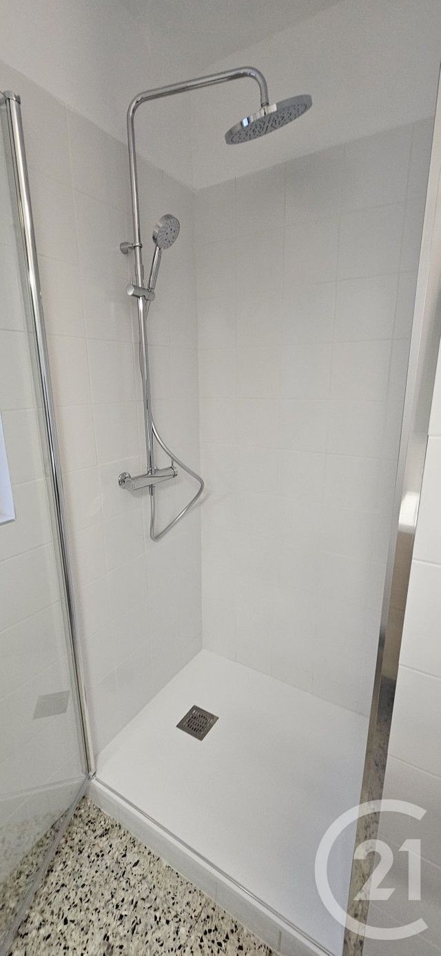 Appartement T3 à louer - 3 pièces - 62.89 m2 - FORCALQUIER - 04 - PROVENCE-ALPES-COTE-D-AZUR - Century 21 Provence Immobilier