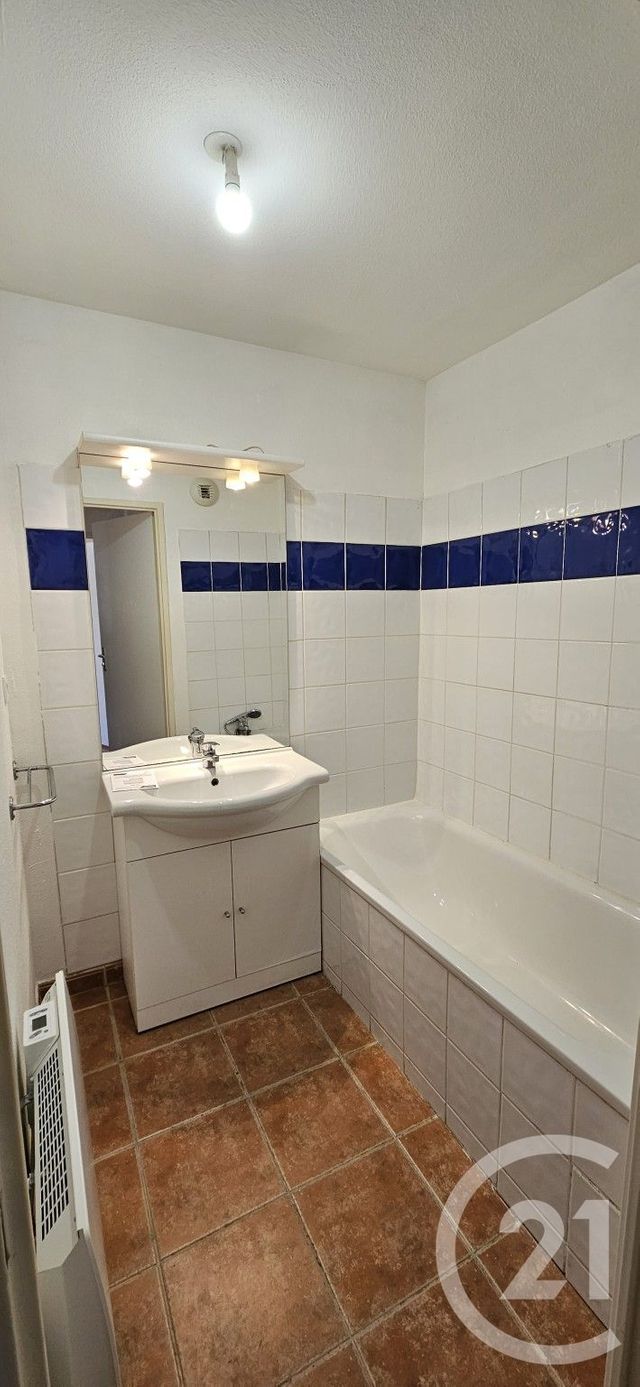 Appartement T2 à louer - 2 pièces - 41.7 m2 - FORCALQUIER - 04 - PROVENCE-ALPES-COTE-D-AZUR - Century 21 Provence Immobilier