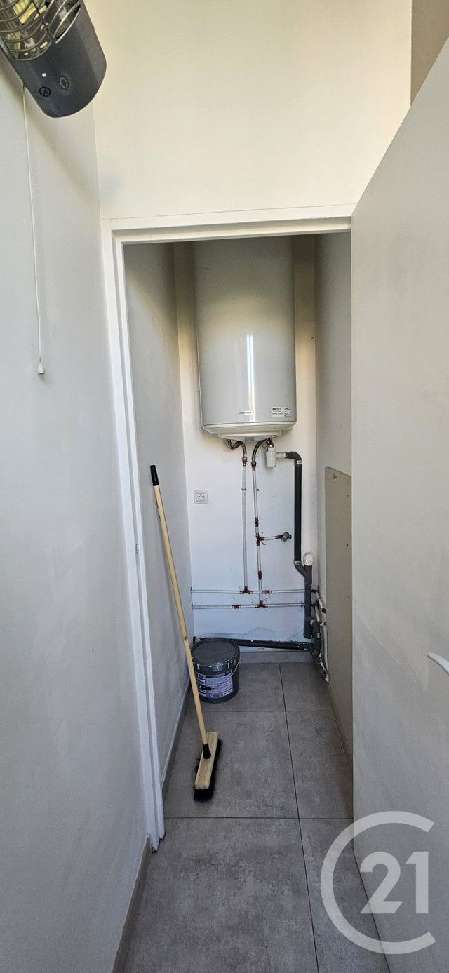 Appartement Studio à louer - 1 pièce - 25.49 m2 - FORCALQUIER - 04 - PROVENCE-ALPES-COTE-D-AZUR - Century 21 Provence Immobilier