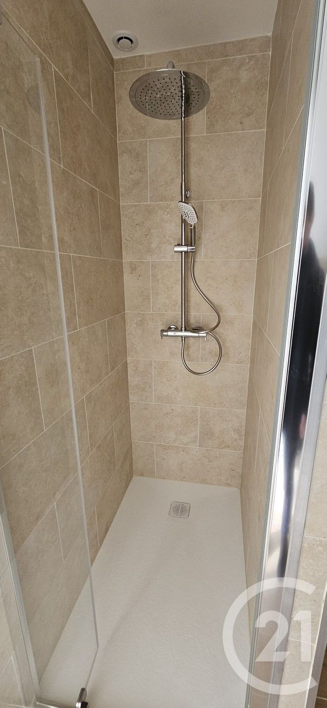 Appartement Studio à louer - 1 pièce - 27.07 m2 - FORCALQUIER - 04 - PROVENCE-ALPES-COTE-D-AZUR - Century 21 Provence Immobilier