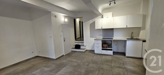 Appartement T3 à louer - 3 pièces - 52.7 m2 - FORCALQUIER - 04 - PROVENCE-ALPES-COTE-D-AZUR - Century 21 Provence Immobilier