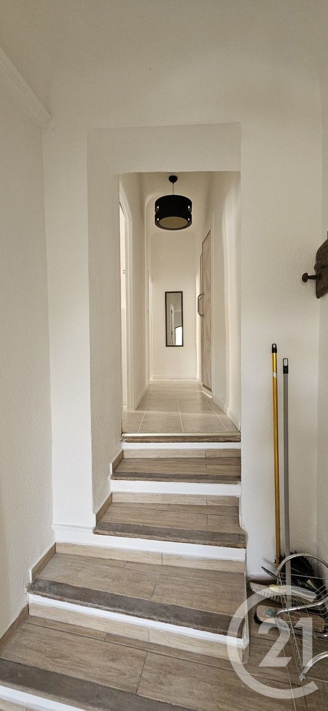 Appartement T3 à louer - 3 pièces - 52.68 m2 - FORCALQUIER - 04 - PROVENCE-ALPES-COTE-D-AZUR - Century 21 Provence Immobilier