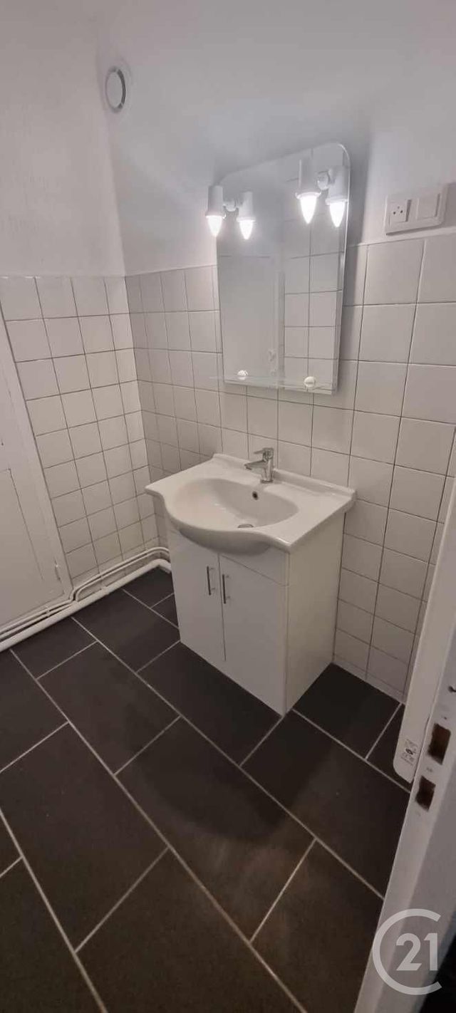 Appartement T2 à louer - 2 pièces - 50.77 m2 - ST MICHEL L OBSERVATOIRE - 04 - PROVENCE-ALPES-COTE-D-AZUR - Century 21 Provence Immobilier