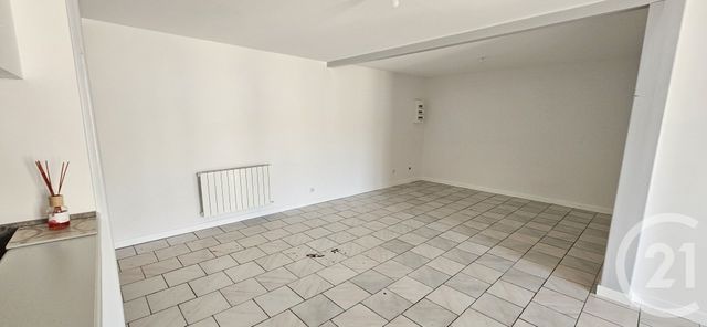 Appartement T2 à louer - 2 pièces - 63.28 m2 - ORAISON - 04 - PROVENCE-ALPES-COTE-D-AZUR - Century 21 Provence Immobilier