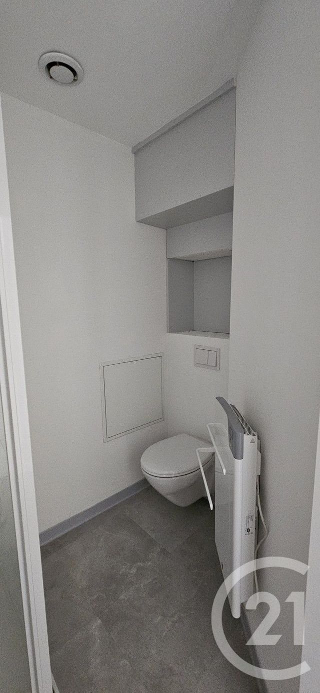 Appartement T2 à louer - 2 pièces - 63.28 m2 - ORAISON - 04 - PROVENCE-ALPES-COTE-D-AZUR - Century 21 Provence Immobilier