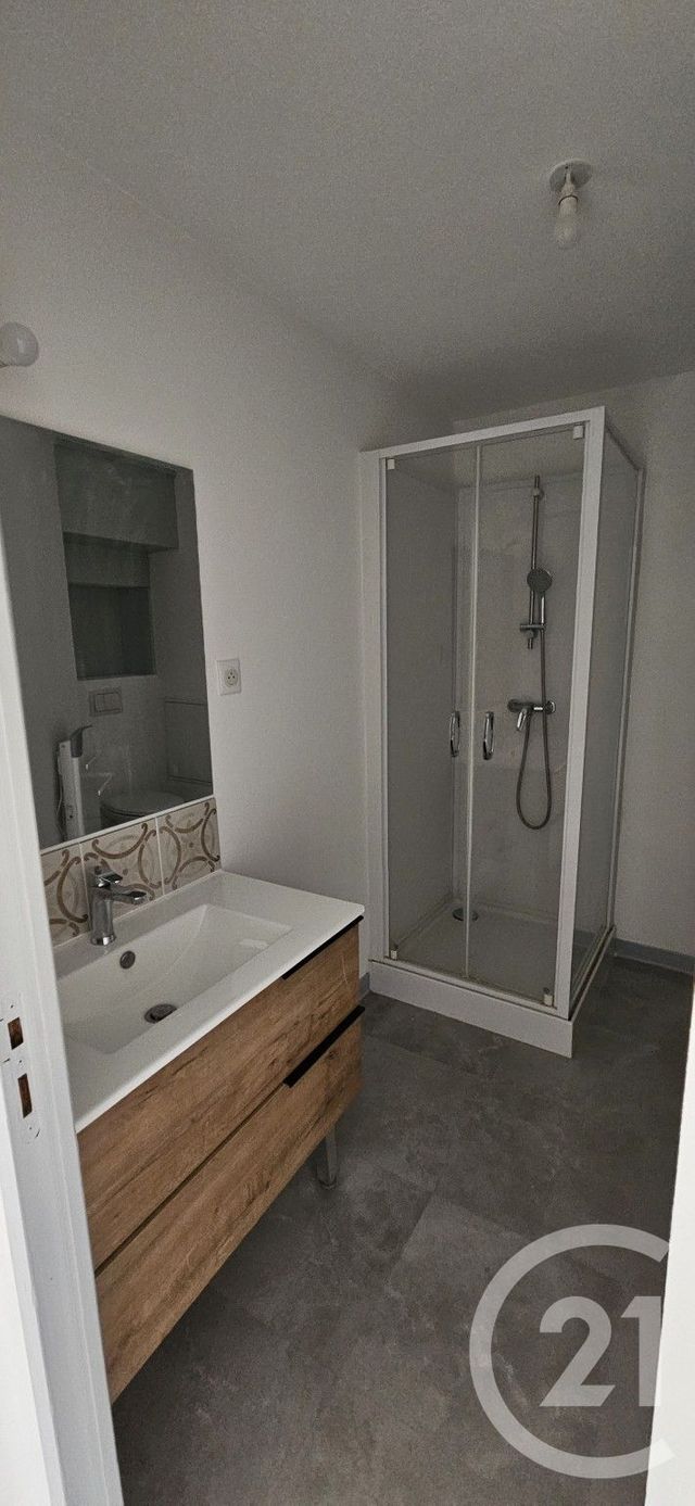 Appartement T2 à louer - 2 pièces - 63.28 m2 - ORAISON - 04 - PROVENCE-ALPES-COTE-D-AZUR - Century 21 Provence Immobilier