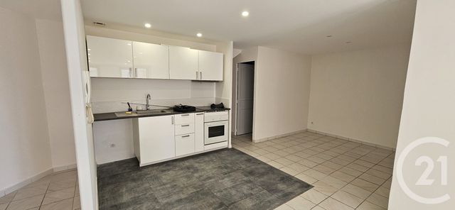 Appartement T2 à louer - 2 pièces - 51.67 m2 - ORAISON - 04 - PROVENCE-ALPES-COTE-D-AZUR - Century 21 Provence Immobilier