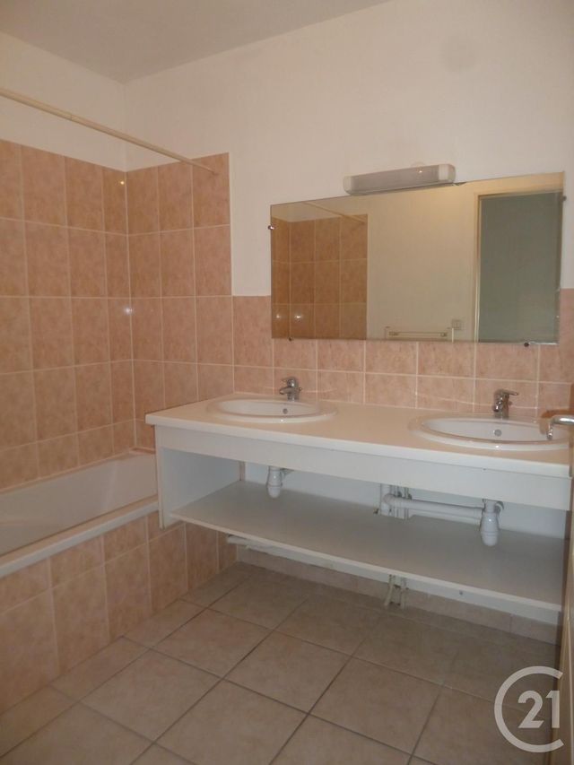 Appartement T3 à louer - 3 pièces - 63.04 m2 - FORCALQUIER - 04 - PROVENCE-ALPES-COTE-D-AZUR - Century 21 Provence Immobilier