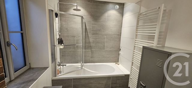 Appartement à louer - 3 pièces - 83.12 m2 - MANE - 04 - PROVENCE-ALPES-COTE-D-AZUR - Century 21 Provence Immobilier