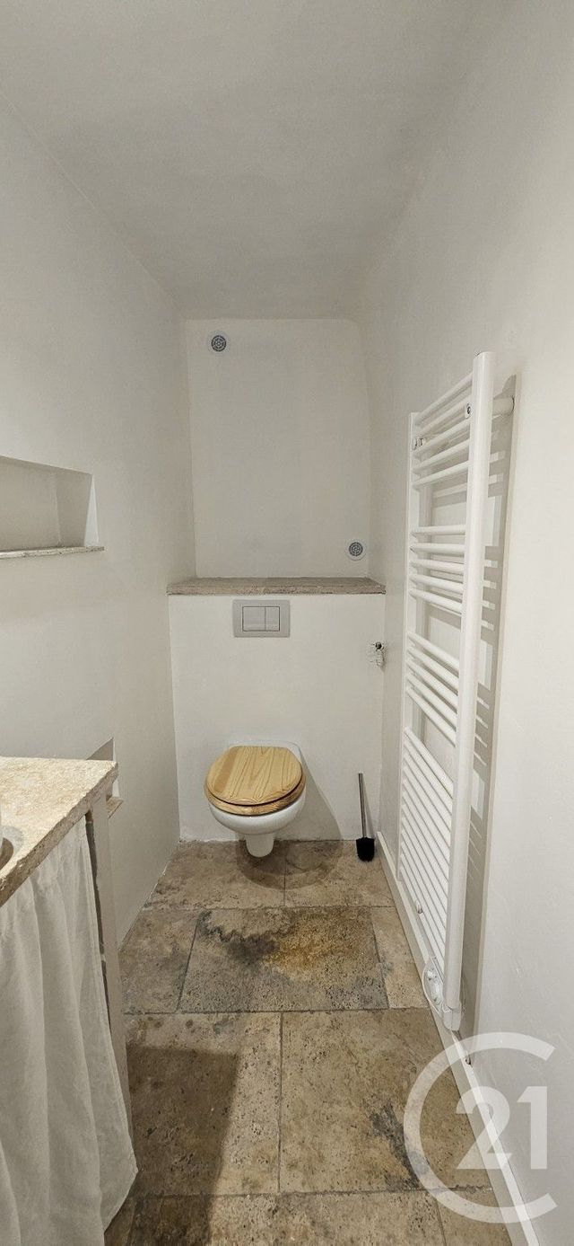 Appartement T2 à louer - 2 pièces - 49.0 m2 - FORCALQUIER - 04 - PROVENCE-ALPES-COTE-D-AZUR - Century 21 Provence Immobilier