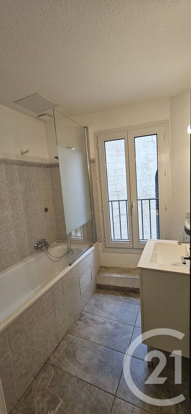 Appartement T3 à louer - 3 pièces - 52.7 m2 - FORCALQUIER - 04 - PROVENCE-ALPES-COTE-D-AZUR - Century 21 Provence Immobilier