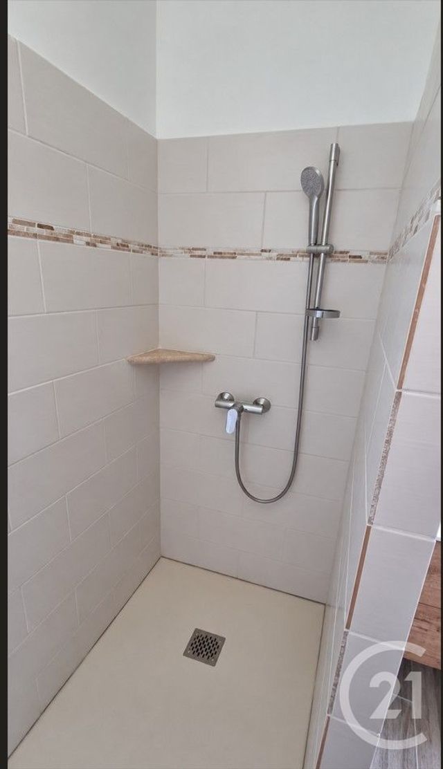 Appartement T2 à louer - 2 pièces - 52.13 m2 - NIOZELLES - 04 - PROVENCE-ALPES-COTE-D-AZUR - Century 21 Provence Immobilier