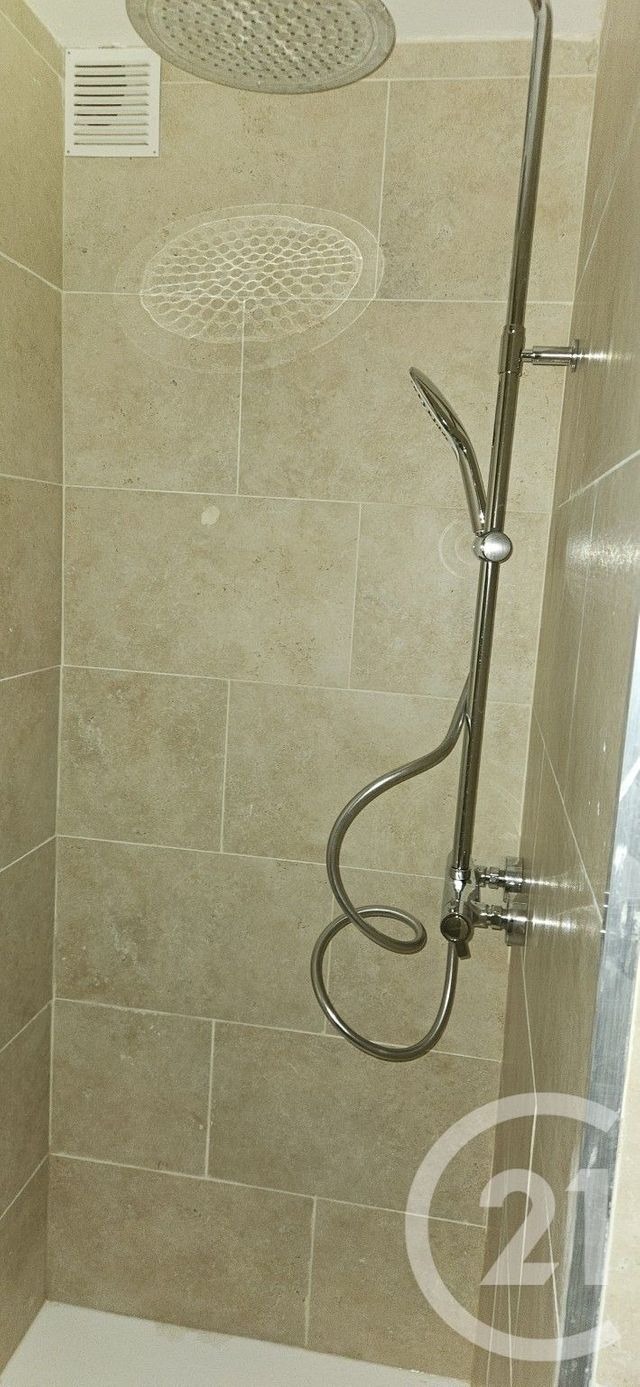 Appartement T3 à louer - 3 pièces - 54.19 m2 - FORCALQUIER - 04 - PROVENCE-ALPES-COTE-D-AZUR - Century 21 Provence Immobilier