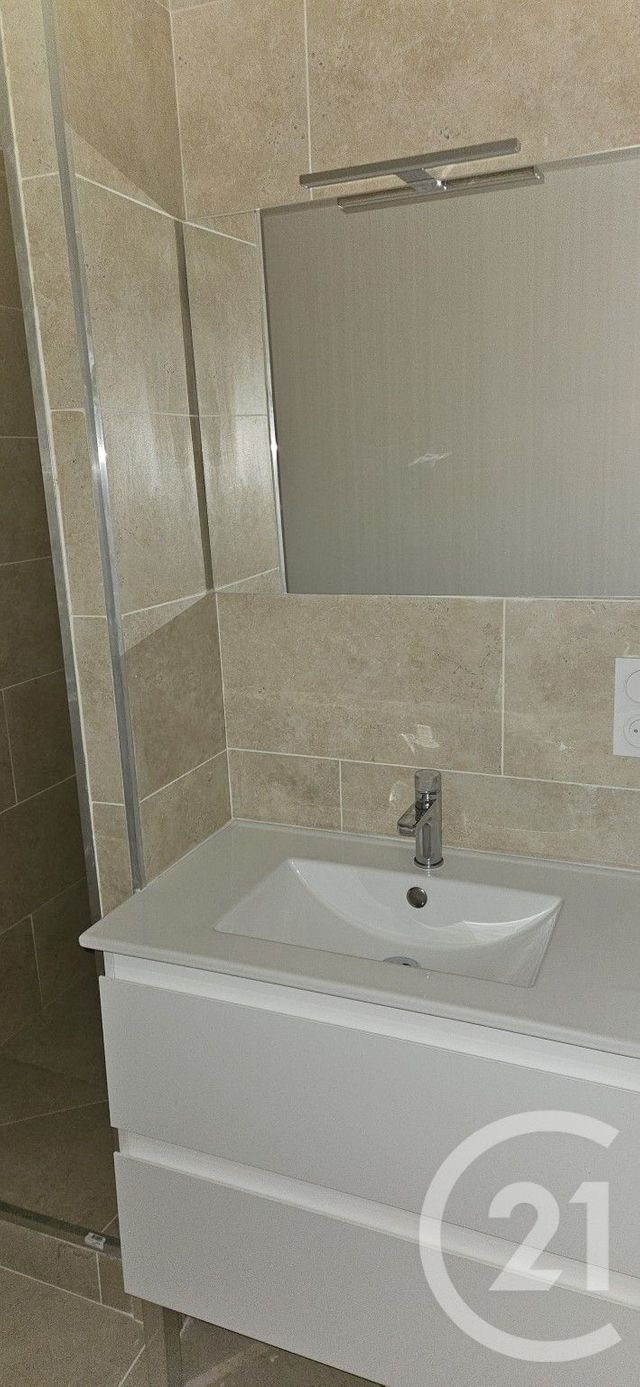 Appartement T3 à louer - 3 pièces - 54.19 m2 - FORCALQUIER - 04 - PROVENCE-ALPES-COTE-D-AZUR - Century 21 Provence Immobilier
